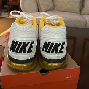 Men’s 11 white Nike with a black swoosh and yellow bubble.